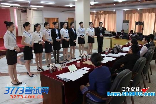 想当空姐空少先过“素颜”关亲和力更重要