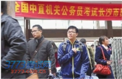 90后成国考主力军 最热岗位7000人报考只选一人