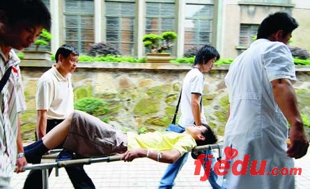 07高考前夜重病来袭湖南益阳男生独立考场应考