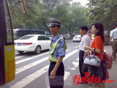 湖南省长沙市各个部门协手为07高考护航(组图)