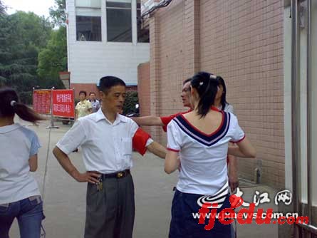 江西南昌07高考6月7日在33个考点开考(组图)