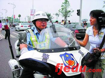 湖南07高考见闻:女导演镜头全程记录爱女赶考