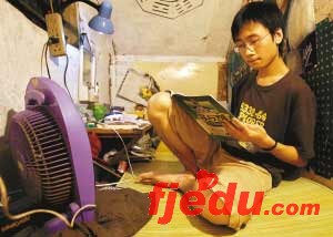 父亲常年不归重庆贫困生要带婆婆上大学(图)