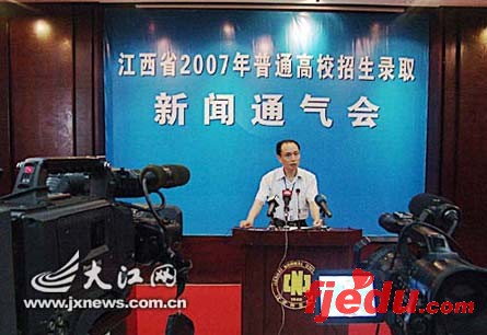 江西高考二本一志愿:艺术类遇冷体育类俏(图)