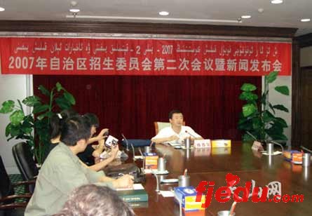 新疆07高考民语言和民考汉考生成绩进步明显