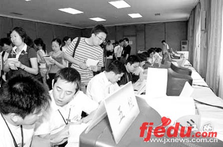 江西07高考本三及专科志愿26日起网上填报(图)