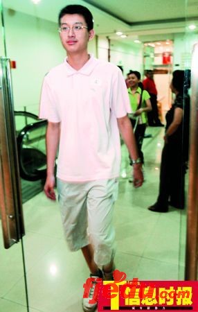 广东高分考生放弃内地名校自费50万读港校(图)