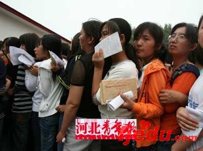 河北一专修学院变更毕业证引发退学潮(图)