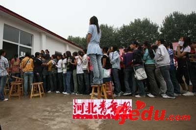 河北一专修学院变更毕业证引发退学潮(图)