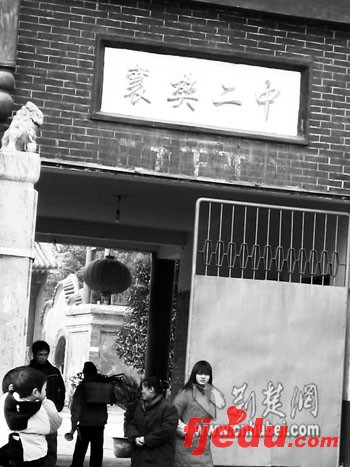 河南四学生顶替襄樊二中学籍高考报名调查