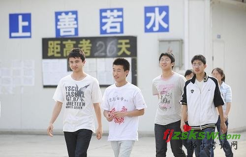 高考志愿到底该怎样填报? 准确定位是首位