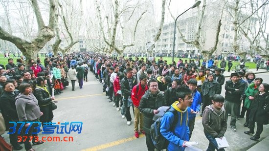 16日四川5200人参加3大联盟考试 数学较难(图)