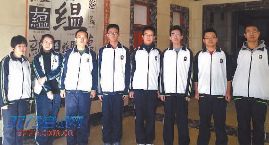 进入北大“中学校长实名推荐”名单的8名哈三中学生。 进入北大“中学校长实名推荐”名单的8名哈三中学生。