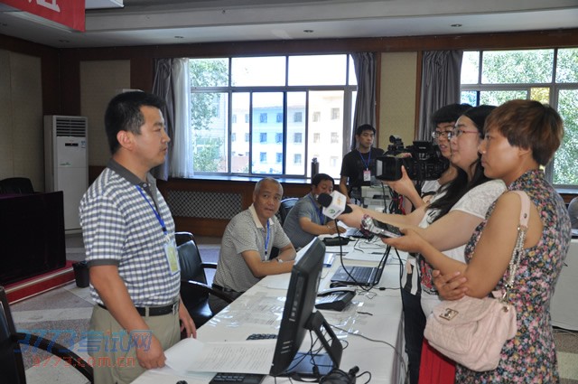 省招办邀请新闻媒体零距离直面我省普通高校招生录取现场