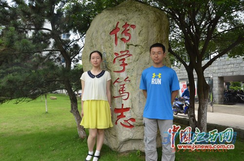 江西师大附中的虞筱隽和夏子哲分别夺得高考文理科状元