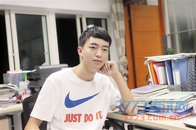 重庆:文科状元选北大 理科状元选清华(图) 重庆:文科状元选北大 理科状元选清华(图)