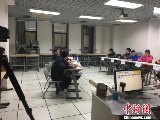 图为面试现场。 党田野 摄 图为面试现场。 党田野 摄