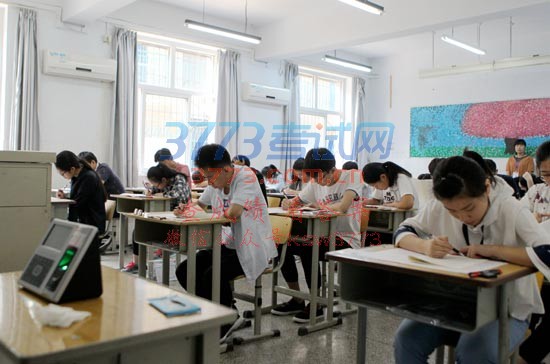 图二:2017年普通高考考场.jpg 图二:2017年普通高考考场.jpg