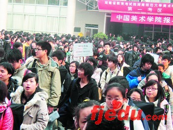 只为能提高“胜算” 美术高考连赶十场不稀奇
