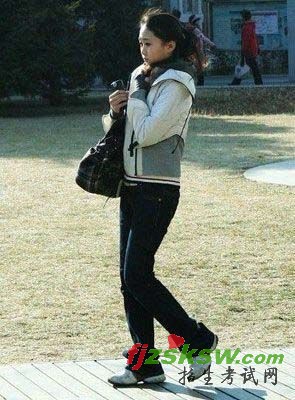 抓拍到的美女考生