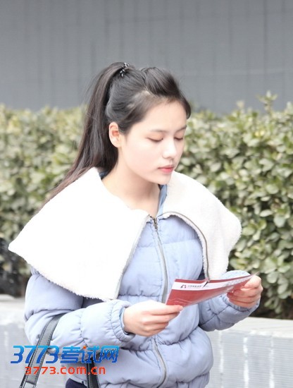 北京电影学院2013年艺考初试现场帅哥美女(图)