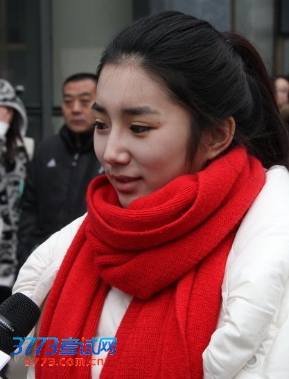 北京电影学院2013年艺考初试现场帅哥美女(图)