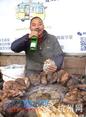 去年上过快报的番薯店老板说今年生意不如去年 去年上过快报的番薯店老板说今年生意不如去年