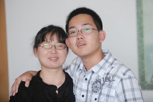 董博源和母亲金红梅