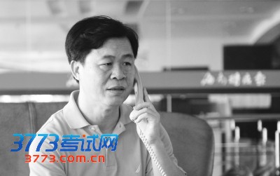 海南省国兴中学副校长唐秀全做客本报,就国兴中学今年的招生名额、特长生名额、择校生收费及民族特招班招生情况,进行一一解答