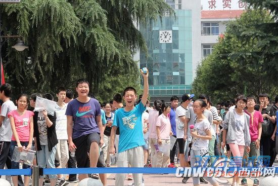 陕西中考作文以"答卷"为题 学生:好写但不易出彩