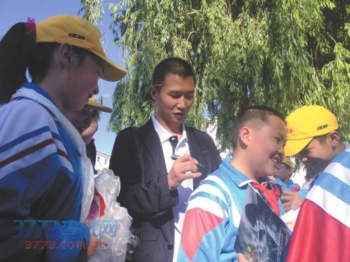  ڵذ࿼ԽһСҵʦΪѧǩ 