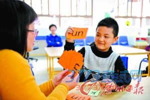 佛山小升初改用面谈形式学生老师一对一玩游戏