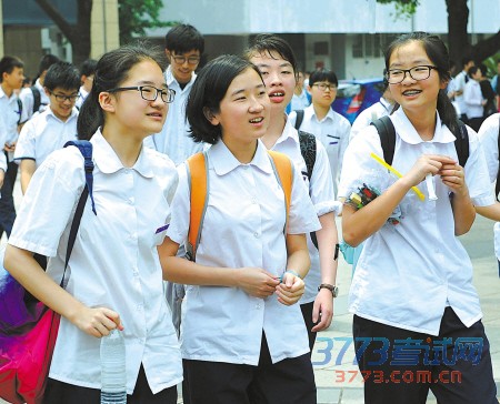 全市5.4万名学生昨参加中考