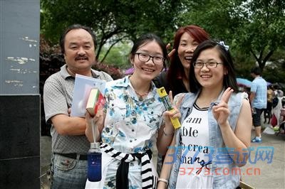 万名中考生昨日“赶考”