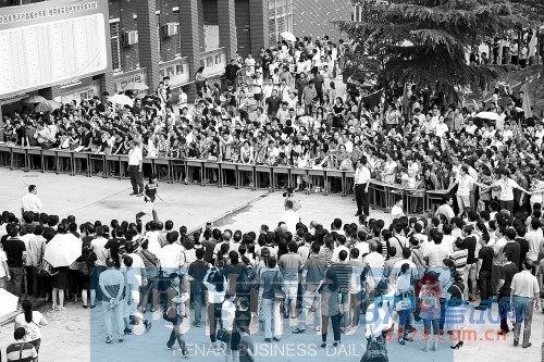 郑州民办小升初综合测评 考生多到竟要借场地