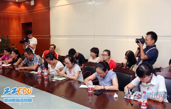 郑州小升初明天开始领取通知书 就近分配外来娃占近四成