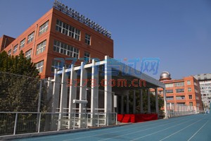 操场领操台